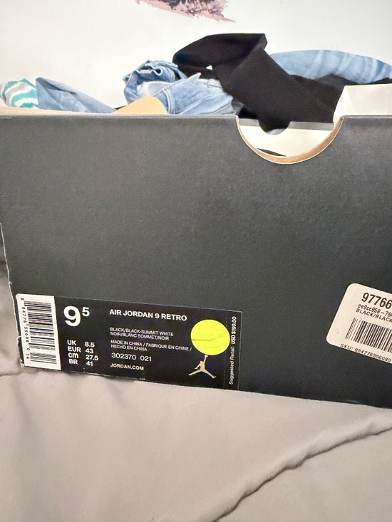 Air Jordan’s main image 4